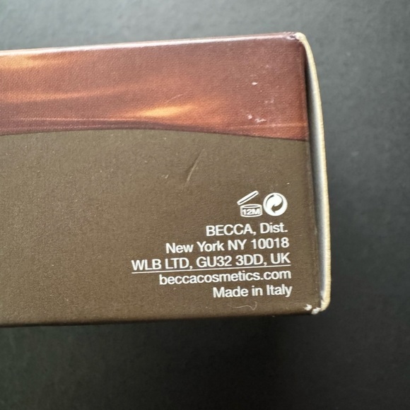 Becca Ultimate Coverage 24 Hour Foundation in Mahagony (1.0FL.OZ / 30ML) - Picture 11 of 12